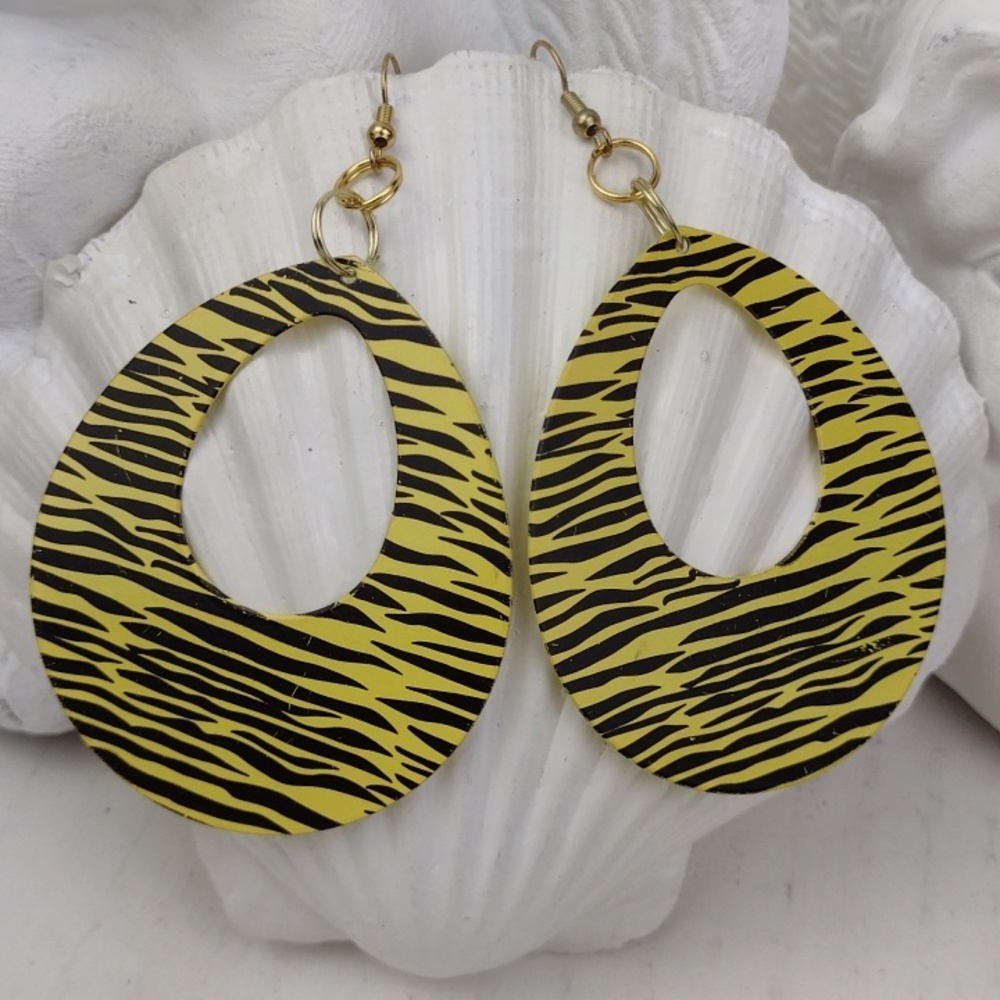 🌻 3 for $15 Cool Yellow W/Black Zebra Graphic Oversized Teardrop Metal Earrings
